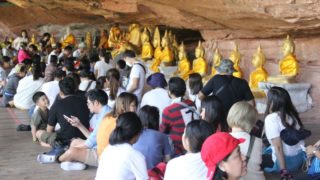 บึงกาฬบรรยากาศวันหยุดยาวถ้ำนาคายังคึกคัก แห่เข้าชมด้วยศรัทธา