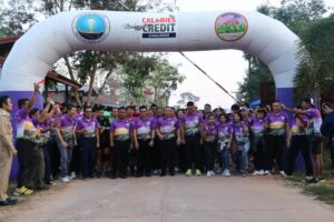 บึงกาฬ ทต.โคกก่องจัดวิ่งขึ้นภูดูหินสามวาฬต้อนรับ 14 คู่บ่าวสาวสร้างตำนานรัก