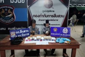 ตร.ยิงสนั่นกลางเมืองบึงกาฬสกัดรถเก๋งขนยาบ้า300,000เม็ดได้ผู้ต้องหา 2 ราย