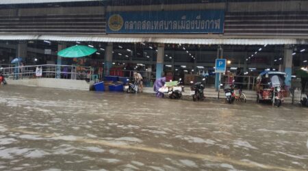 บึงกาฬ ฝนถล่มติดต่อกันเกิดน้ำท่วมขังน้ำรอระบายปัญหาซ้ำซากมาหลายปี